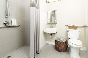 Combined shower/bathtub, hydromassage showerhead, towels, soap