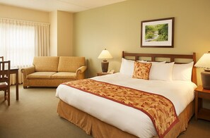 Down duvets, in-room safe, desk, blackout curtains