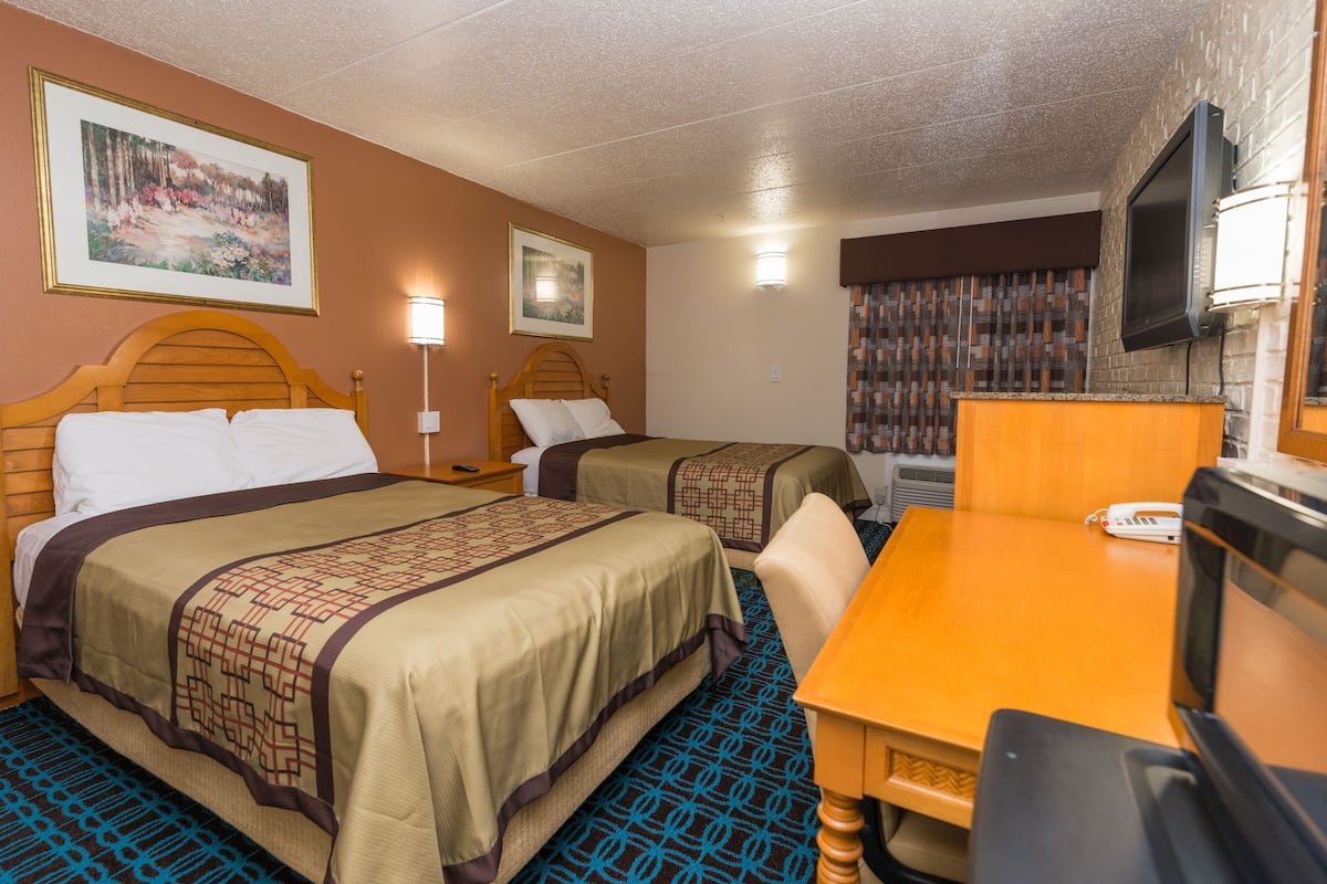 Room, 2 Double Beds, Non Smoking | Desk, soundproofing, Internet, bed sheets