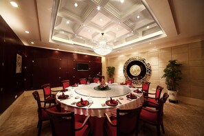 Lunch and dinner served - Zhaolong (Beijing)