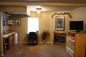 Honeymoon Suite | Premium bedding, individually decorated, individually furnished