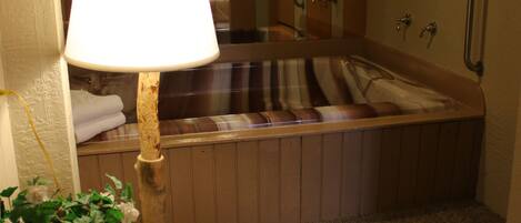 King Bed w/ Spa | Bathroom