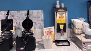 Tägliches inbegriffenes kontinentales Frühstück