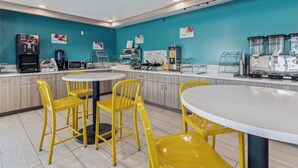 Tägliches inbegriffenes kontinentales Frühstück