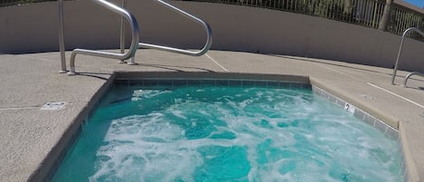 Baignoire à remous extérieure