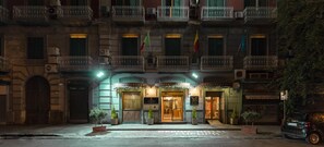 Front of property - Grand Hotel Europa (Naples)