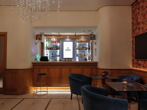 Bar (on property) - Grand Hotel Europa (Naples)