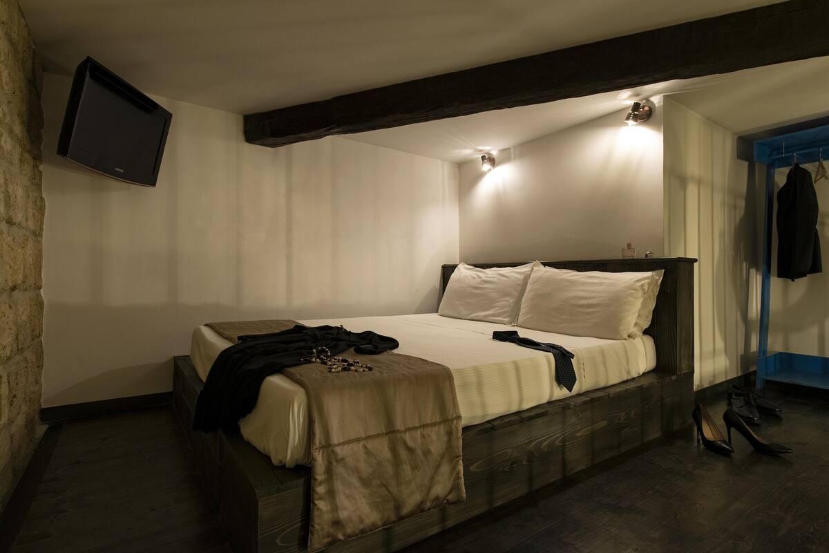 Duplex with mezzanine/room with loft | 高級寢具、羽絨被、客房內保險箱、書桌