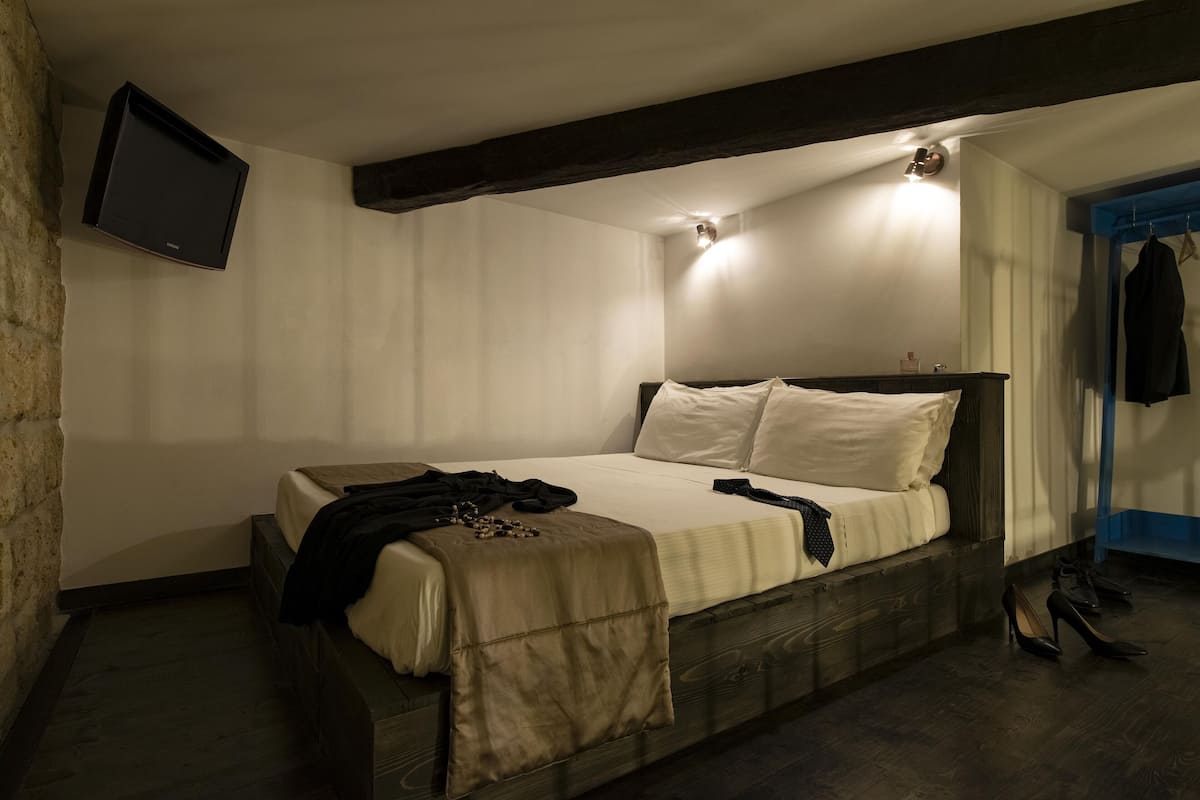 Duplex with mezzanine/room with loft | Premium bedding, down duvets, in-room safe, individually decorated
