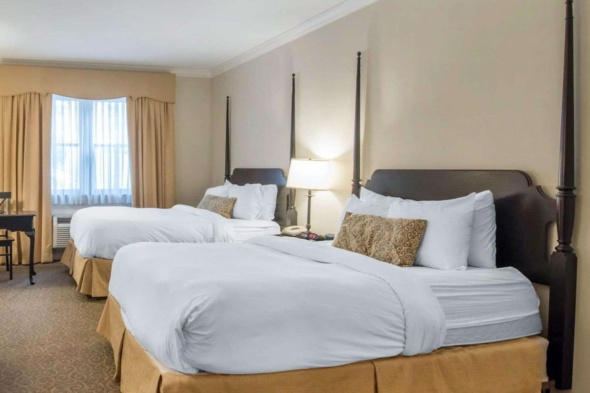 Literie de qualité, lit avec matelas à plateau-coussin, décor unique