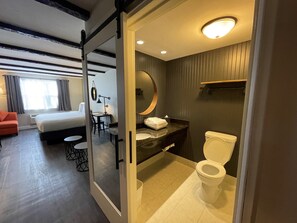 Premium bedding, pillowtop beds, individually decorated - The Century House Latham - North Albany, an Ascend Collection Hotel (Latham)