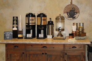Free daily buffet breakfast - The Century House Latham - North Albany, an Ascend Collection Hotel (Latham)