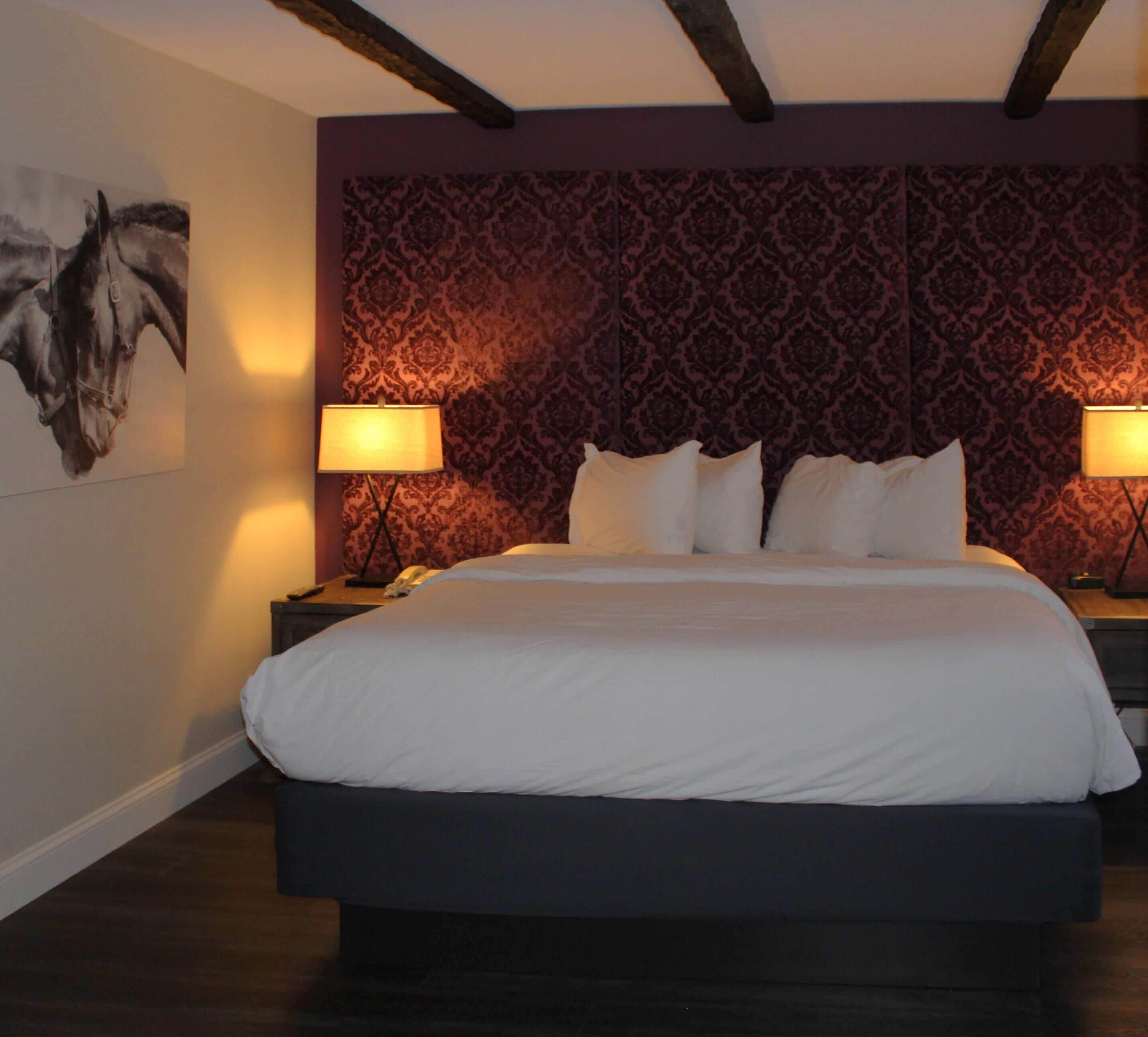 Business Room, 1 King Bed, Non Smoking | Premium bedding, pillowtop beds, individually decorated