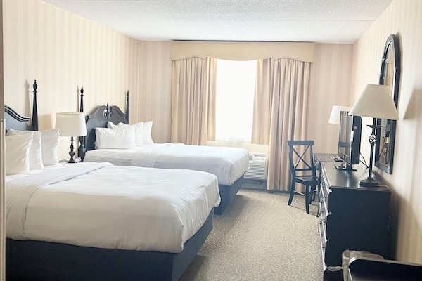 Huone, 2 parisänkyä, esteetön, tupakointi kielletty | Ylelliset vuodevaatteet, pillowtop-patjalliset sängyt