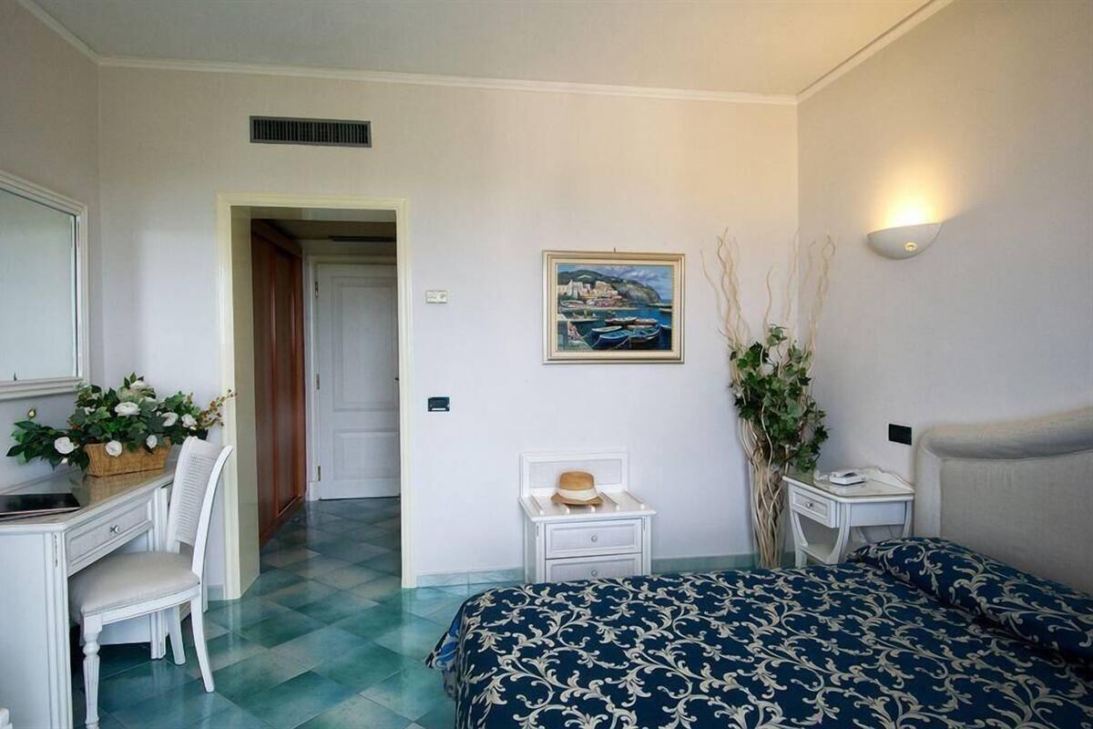 1 bedroom, minibar, in-room safe, desk