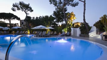 Indoor pool, seasonal outdoor pool, pool umbrellas, sun loungers