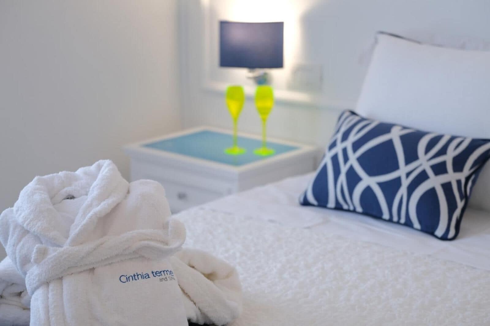 1 chambre, minibar, coffres-forts dans les chambres, bureau