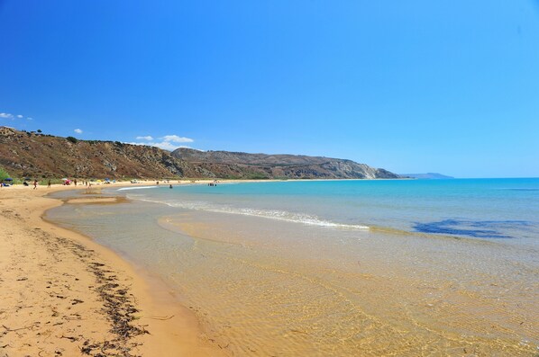 Pantai di sekitar