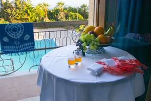 Minibar, in-room safe, desk, cots/infant beds - Hotel Dei Pini (Porto Empedocle)