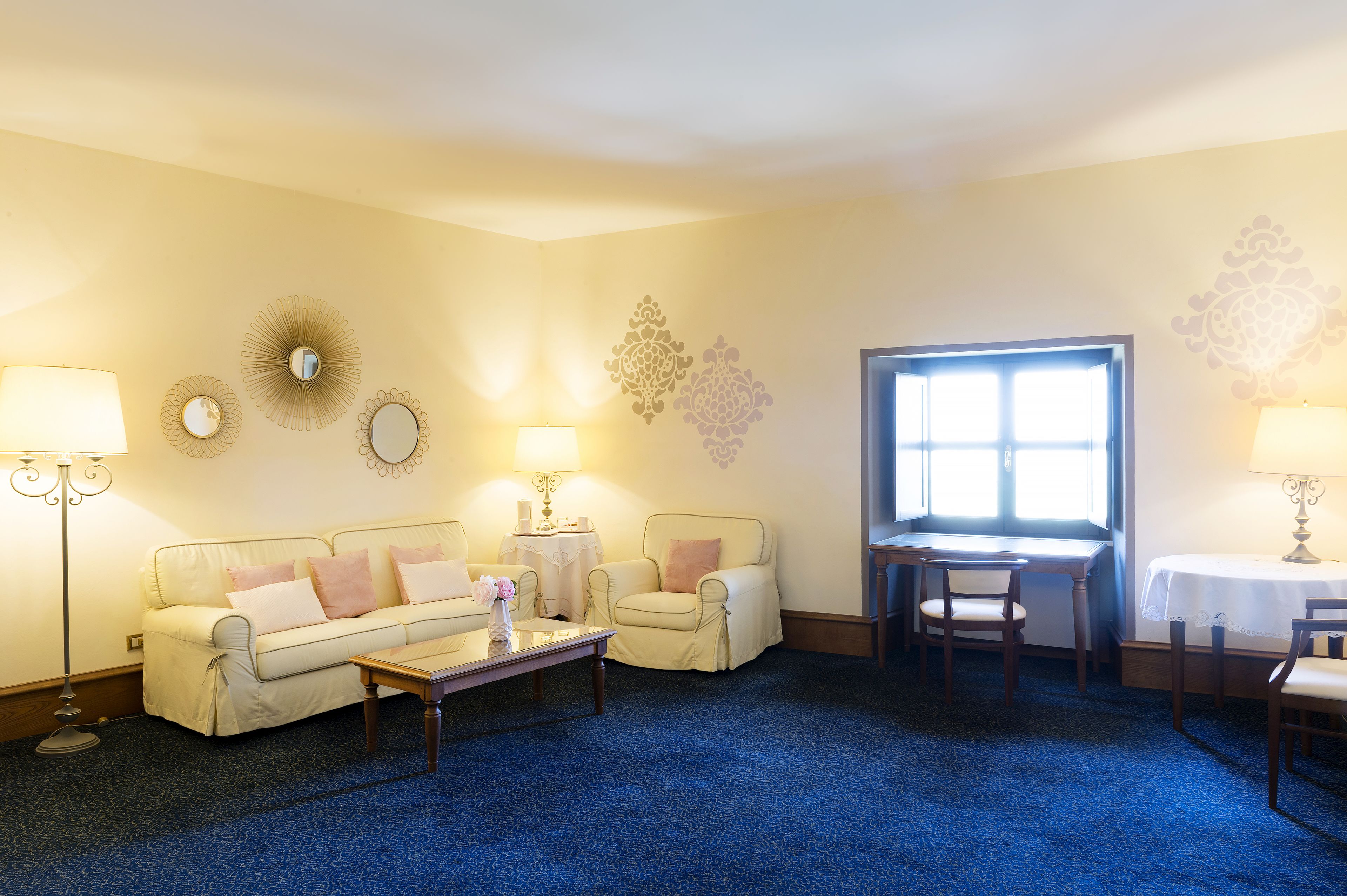 exclusive suite, 1 queen bed | premium bedding, minibar, in-room safe, desk