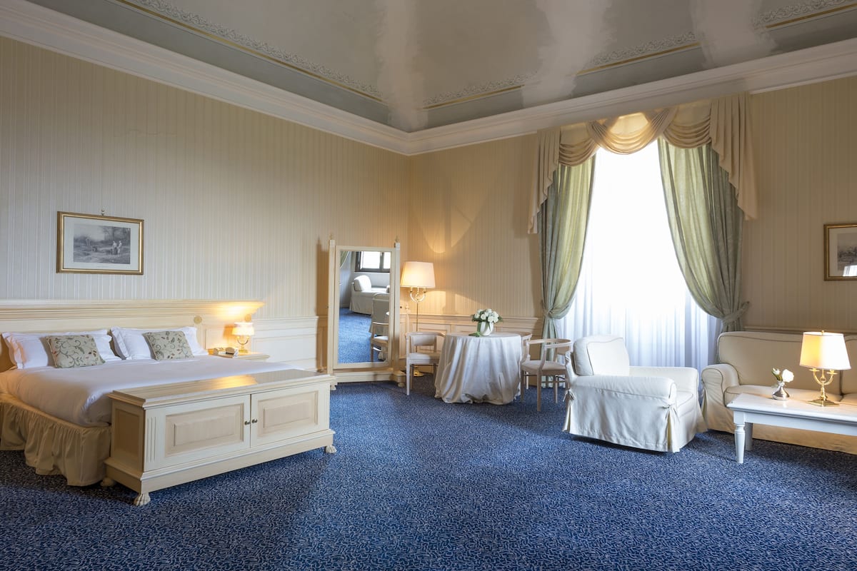 junior suite | premium bedding, minibar, in-room safe, desk