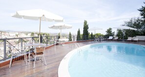 Outdoor pool - Castello Chiola (Loreto Aprutino)