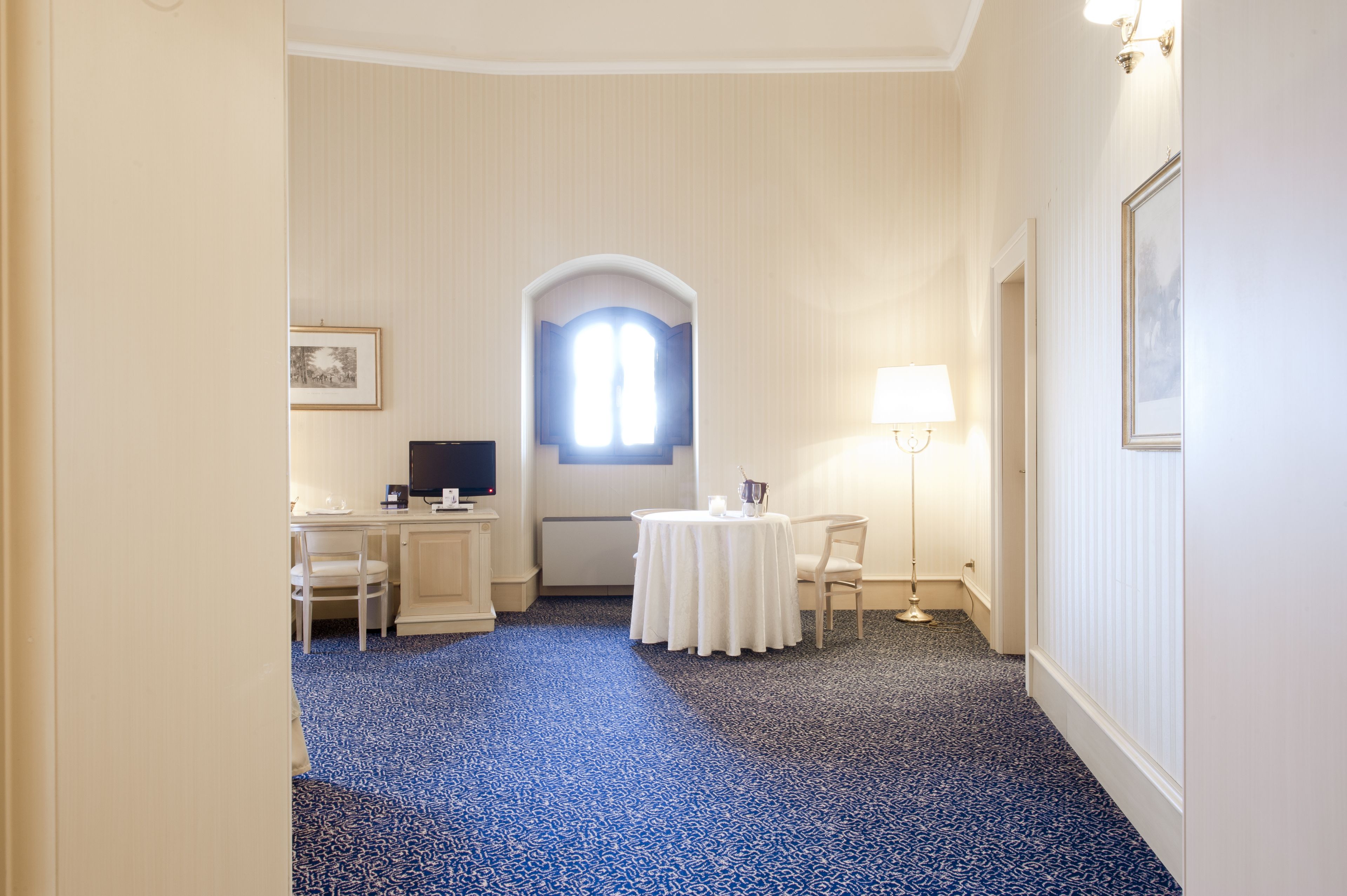 junior suite | premium bedding, minibar, in-room safe, desk
