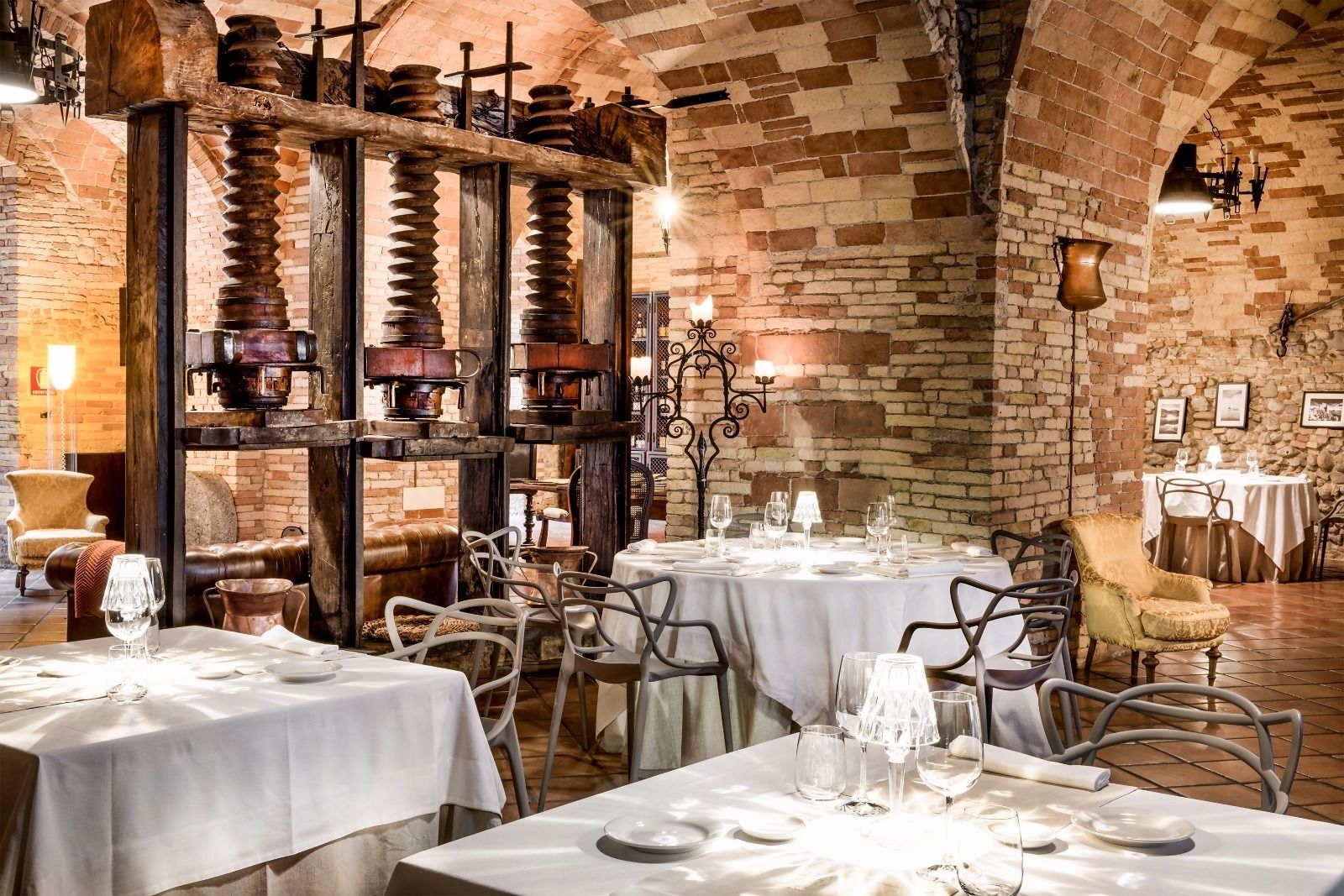 breakfast, dinner served; local cuisine, al fresco dining