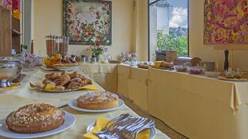 Desayuno continental gratuito y diario