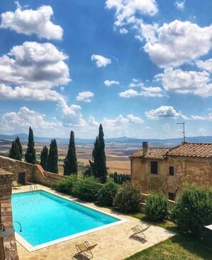 Seasonal outdoor pool, open 9:00 AM to 7:00 PM, pool loungers - Hotel Relais II Chiostro di Pienza (Pienza)