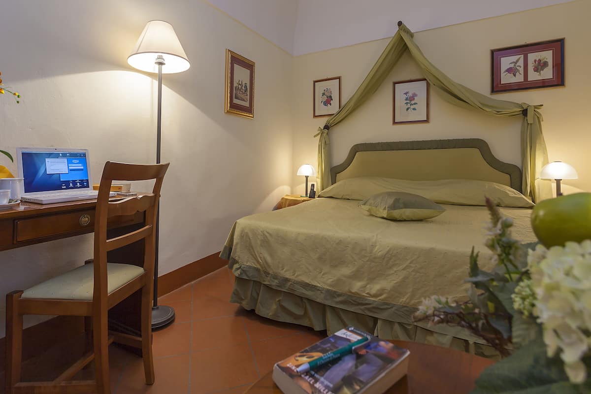 Deluxe Room, Hill View | Minibar, in-room safe, free WiFi, bed sheets