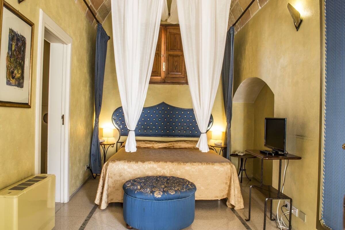 1 bedroom, minibar, in-room safe, individually decorated