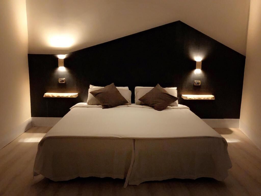 Pillowtop beds, minibar, in-room safe, desk