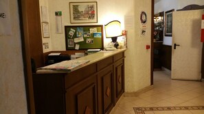 Reception - Hotel Paris (Rome)