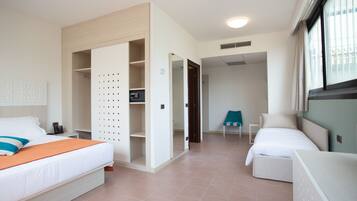 Camera Tripla Comfort | 2 bedrooms, minibar, in-room safe, desk