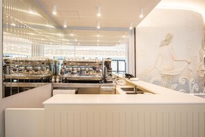 4 restaurants, breakfast, lunch, dinner served; Italian cuisine 