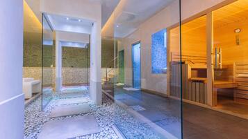 Een sauna, een bubbelbad, een stoombad, een Turks bad/hammam