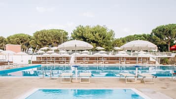 Seasonal outdoor pool, pool umbrellas, sun loungers