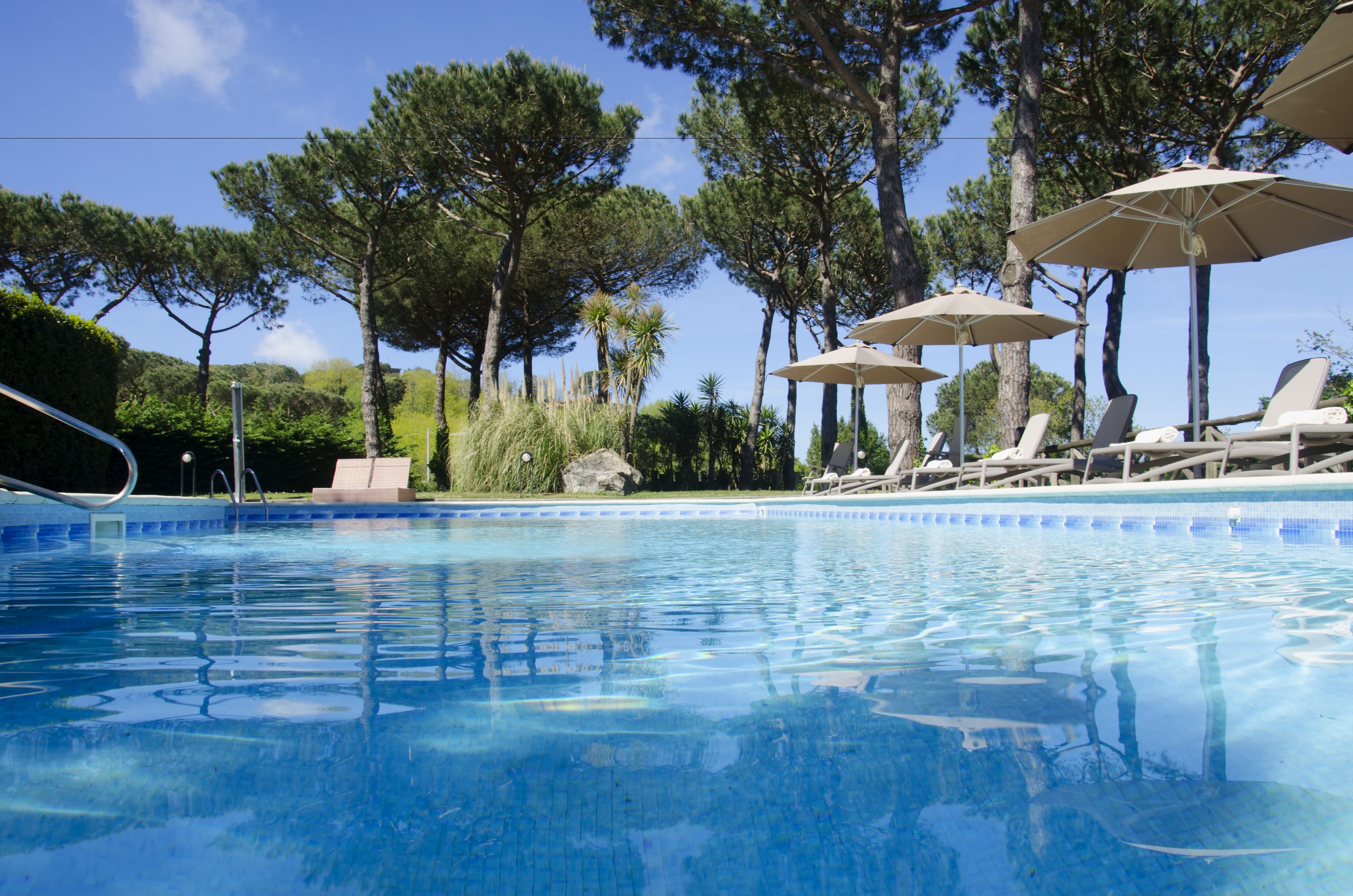 outdoor pool, pool umbrellas, pool loungers