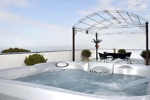 Suite, Whirlpool, Meerblick | Terrasse/Patio