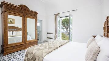 Phòng Suite, bồn tắm thủy lực, quang cảnh biển | Bộ đồ giường kháng dị ứng, minibar, két bảo mật tại phòng, bàn