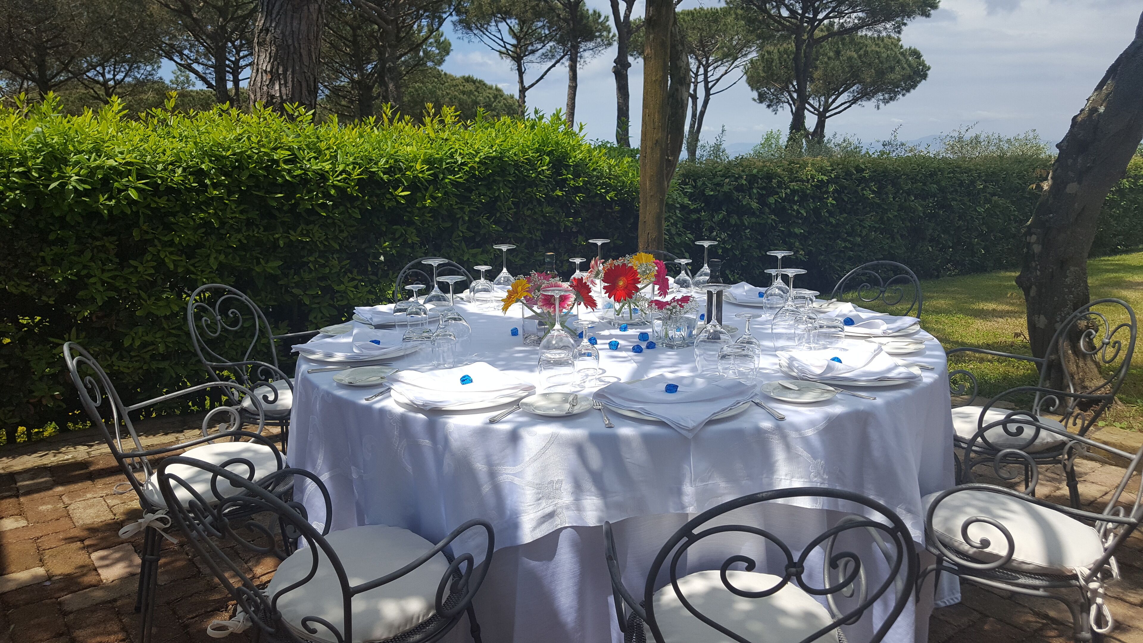 breakfast, dinner served; mediterranean cuisine, garden views