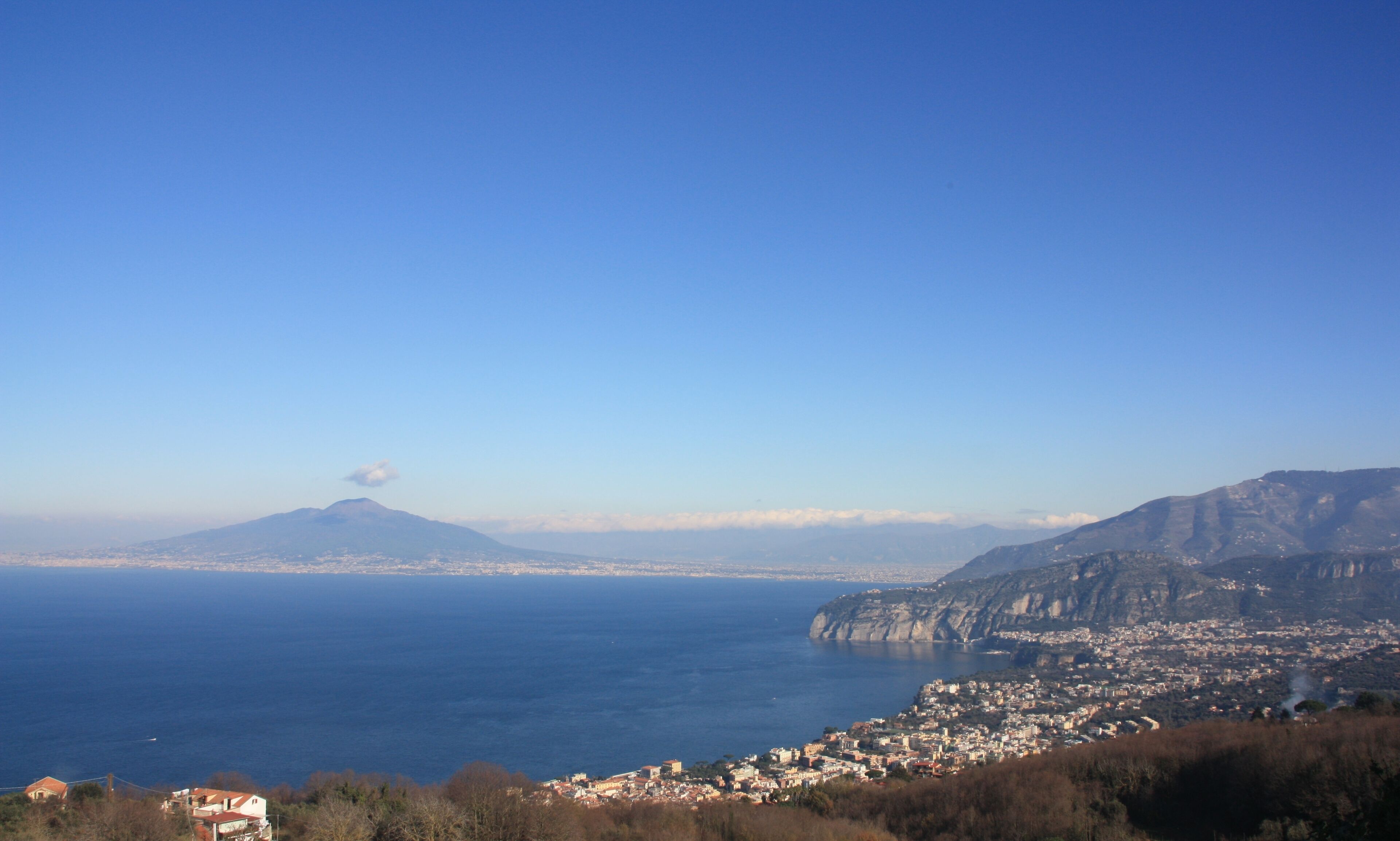 suite, jetted tub, sea view | water view