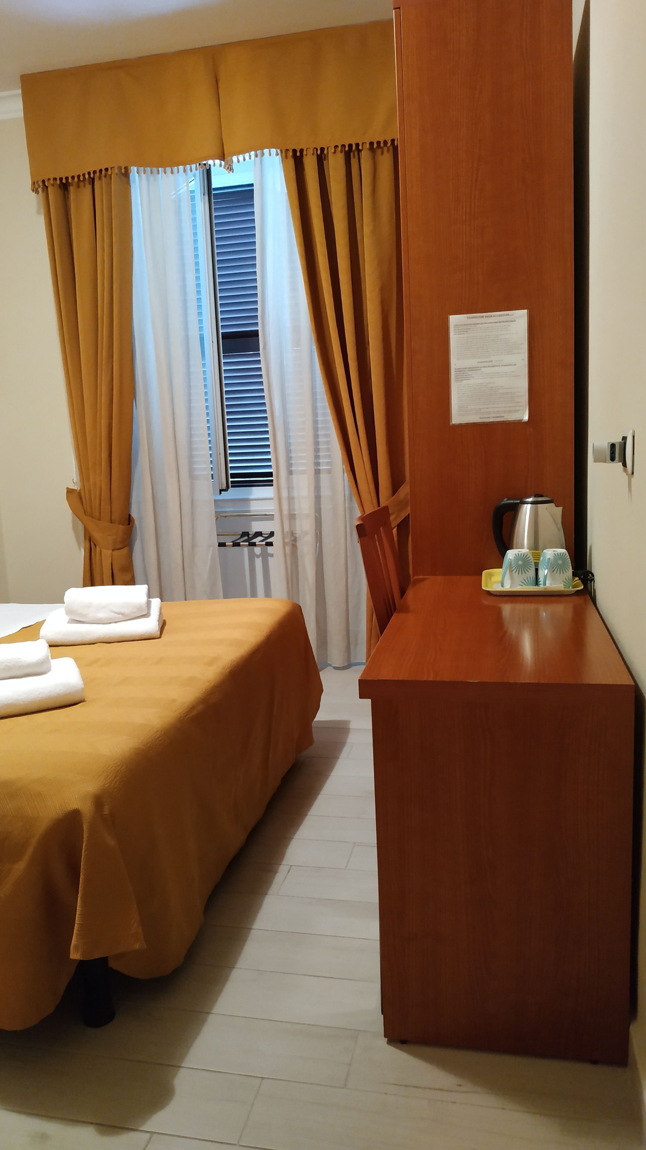 triple room | desk, blackout curtains, free wifi, bed sheets
