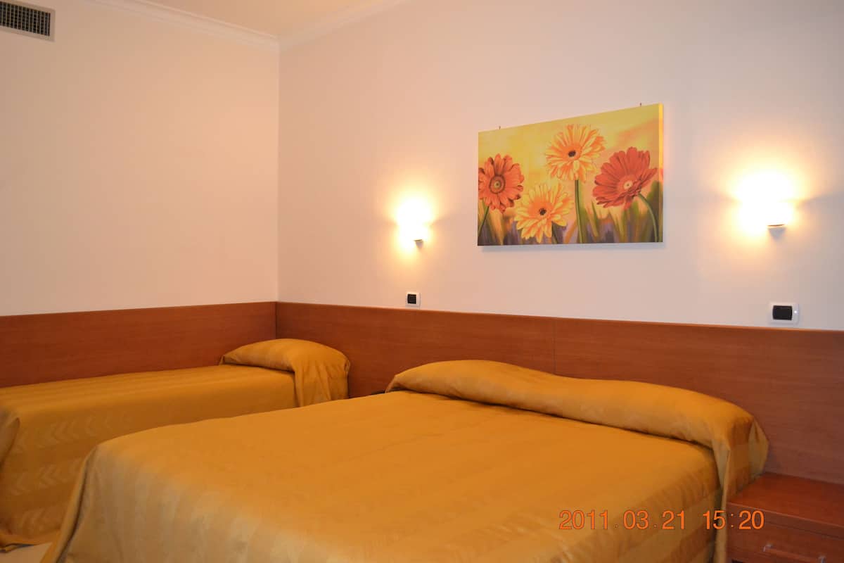 Desk, blackout drapes, free WiFi, bed sheets