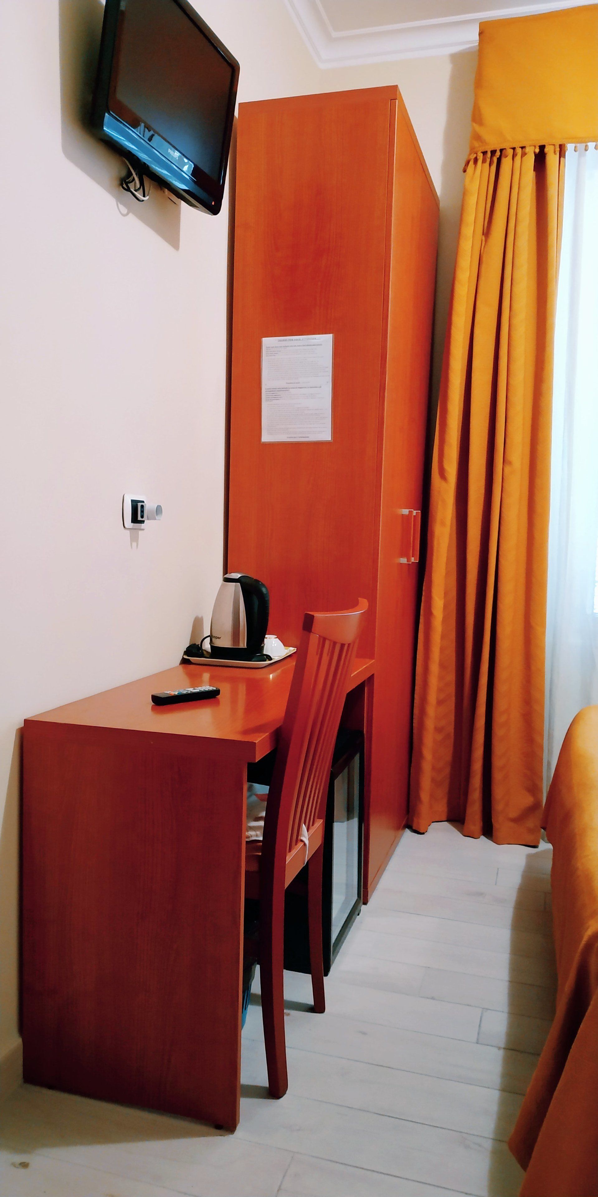 triple room | desk, blackout curtains, free wifi, bed sheets