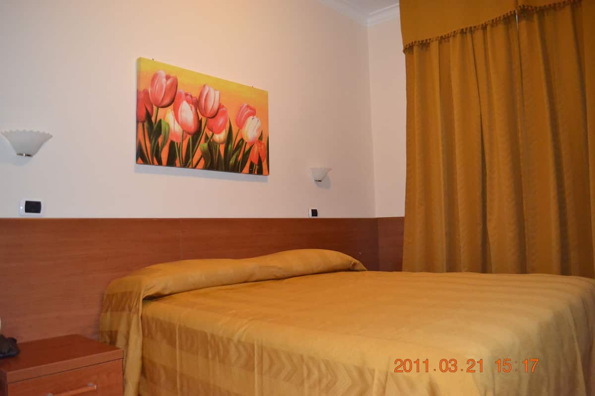 Desk, blackout drapes, free WiFi, bed sheets