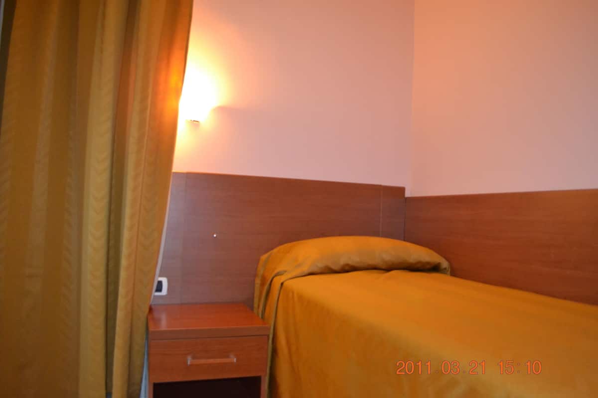 Desk, blackout drapes, free WiFi, bed sheets