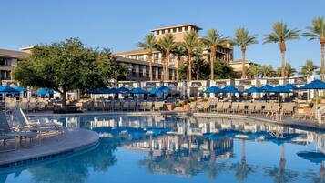 2 piscinas al aire libre, sillones reclinables de piscina