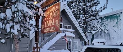 A building with a sign that reads "Cinnamon Bear Inn" and "Bed & Breakfast".